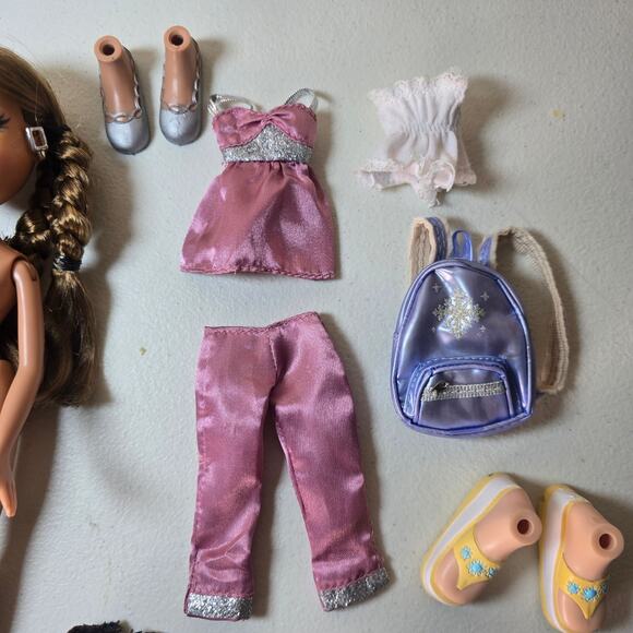 Bratz Yasmin Doll + Clothes Shoes Bundle - Sportz + Be Bratz - Picture 6 of 7